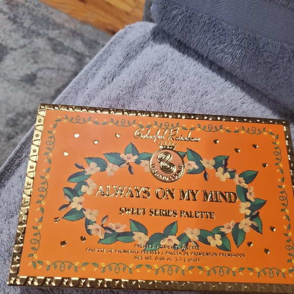 Cosmetics - Picture 14 of 16